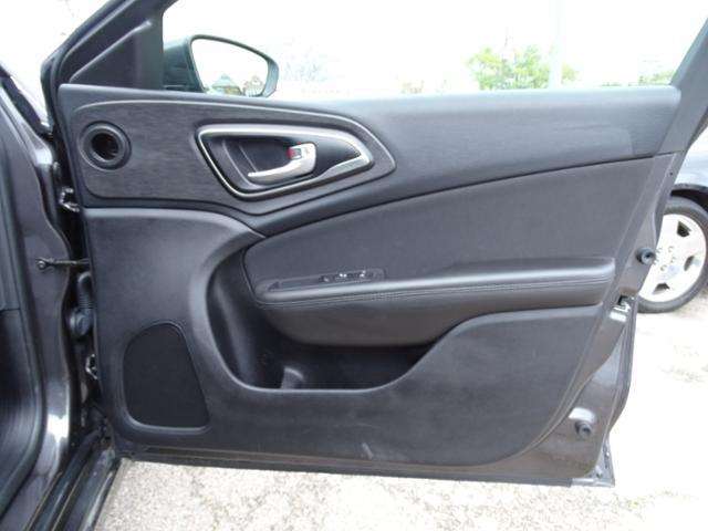 2016 Chrysler 200 Limited 4Dr Sedan